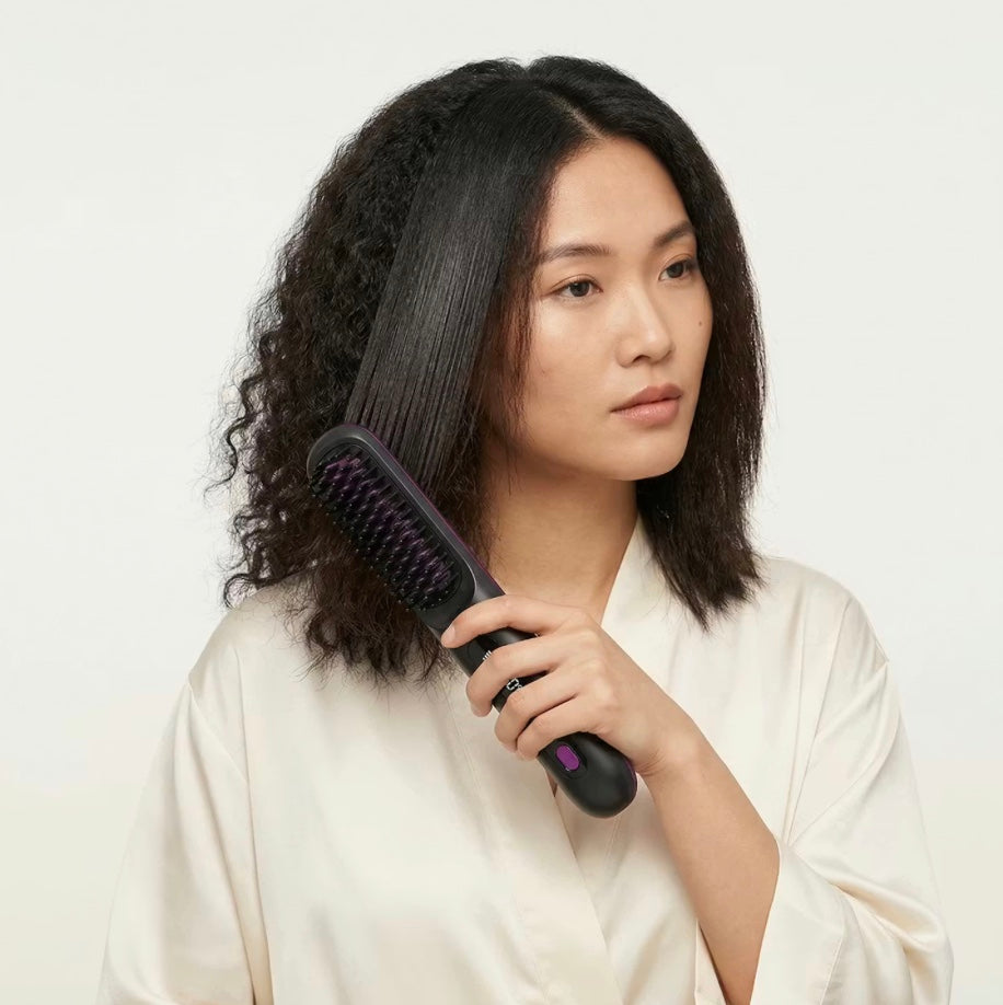SilkFinish Cordless Ionic Straightening Brush